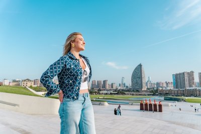 Wide-leg jeans worden dit najaar nog wijder